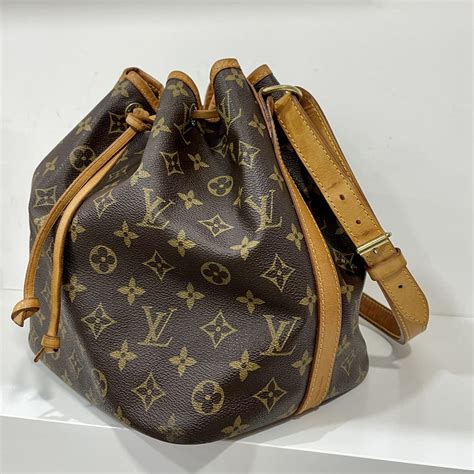 costo borse louis vuitton|Louis Vuitton borse secchiello.